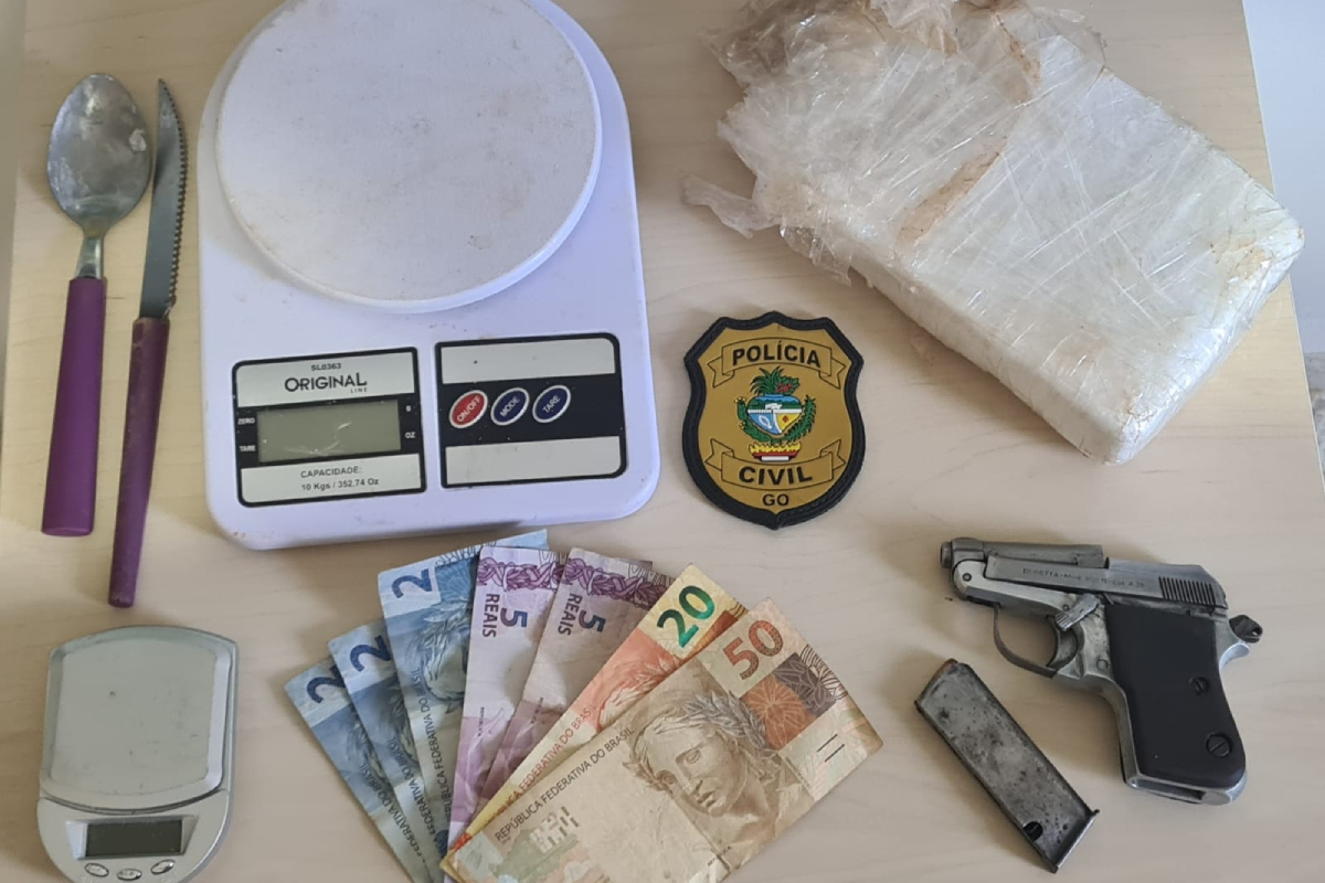Na residência do suspeito, os agentes civis encontraram cerca de 650 gramas de cocaína (Foto: Divulgação – PC)