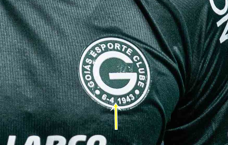 Escudo do Goiás com falha na confecção