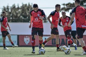 O Atlético Goianiense terá duas mudanças na defesa e uma no ataque contra o Fortaleza