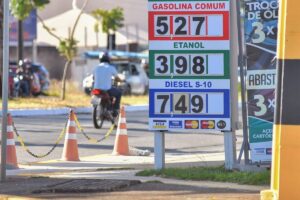 Gasolina em Goiânia ainda não teve impacto da redução nas refinarias, diz Sindiposto