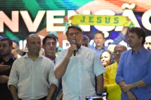 Com presença de Bolsonaro, PL oficializa candidatura de Vitor Hugo ao governo e Wilder ao Senado