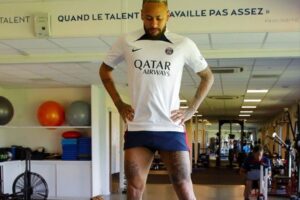 Neymar se reapresentando no PSG