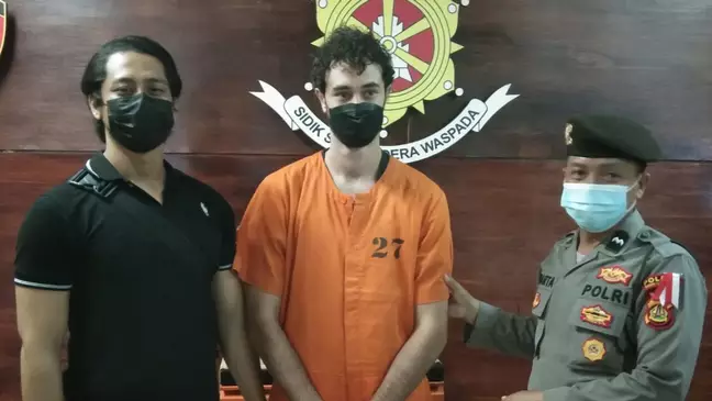 Estudante pernambucano é preso com 2,8 gramas de maconha em aeroporto de Bali, na Indonésia