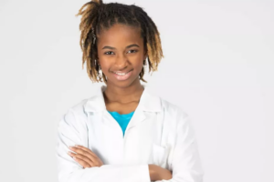 Alena Analeigh está em duas licenciaturas na área de ciências. Menina de 13 anos se torna a mais jovem negra estudante de Medicina dos EUA