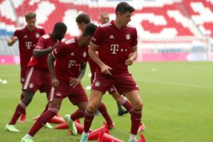 Lewandowski em retorno aos treinos no Bayern de Munique