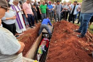 Militante petista Marcelo Arruda é enterrado com bandeira de Lula (Foto: Redes sociais)