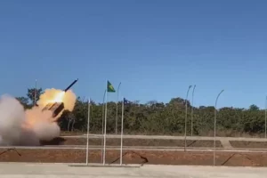 Exército brasileiro faz testes de campo com mísseis de tecnologia 100% nacional em Formosa (GO)
