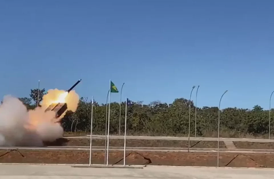 Exército brasileiro faz testes de campo com mísseis de tecnologia 100% nacional em Formosa (GO)
