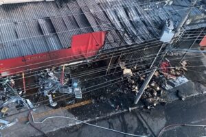 Incêndio destrói loja de embalagens no setor Pedro Ludovico, em Goiânia