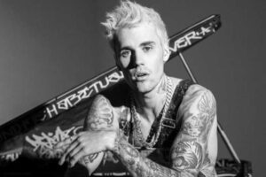 Justin Bieber retoma shows após tratar de paralisia no rosto