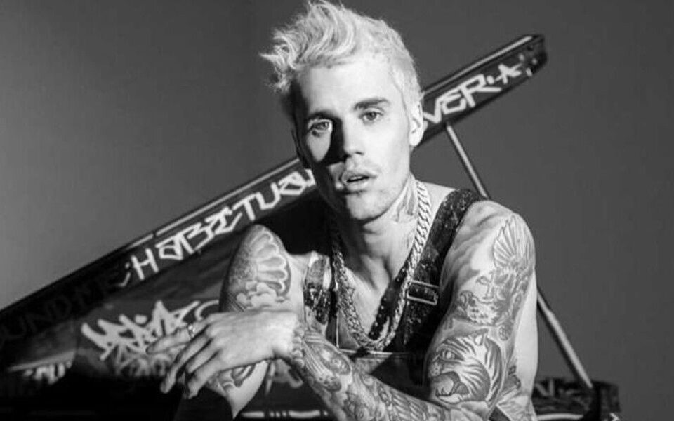 Justin Bieber retoma shows após tratar de paralisia no rosto