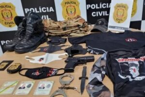 Polícia apreende arma, distintivos e uniformes falsos com 'Don Juan' que fingia ser PM no DF
