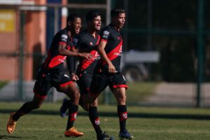 Trio rubro-negro em vitória no Sub-20