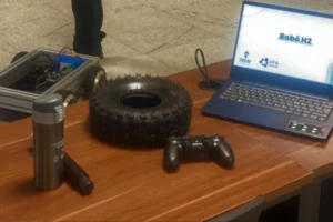 Estudantes da UFG desenvolvem robô com peças acessíveis que fiscaliza obras em Goiás