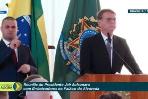 Forças Armadas Bolsonaro reunião embaixadores Reunião teve repercussão negativa em outros países. Forças Armadas recusaram convite de Bolsonaro para reunião com embaixadores