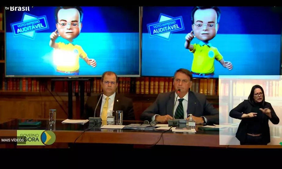 Youtube remove live de Bolsonaro com desinformação sobre urnas de mais 21 canais de aliados do presidente vídeo continua no ar em dois canais