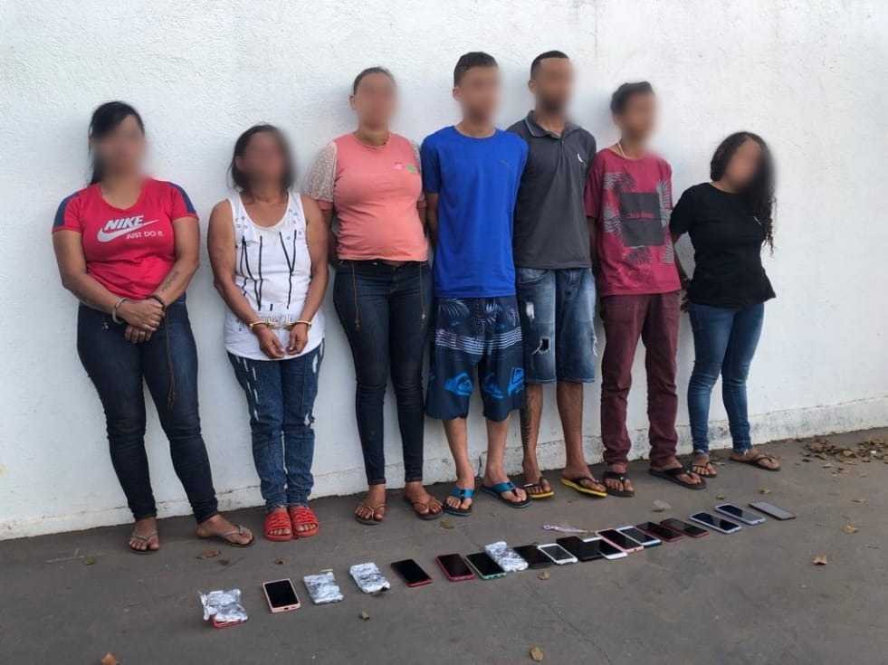 Um grupo de 7 pessoas foi preso suspeito de furtar fiéis durante a Romaria de Trindade. A prisão ocorreu no sábado (2). (Foto: divulgação/PM)