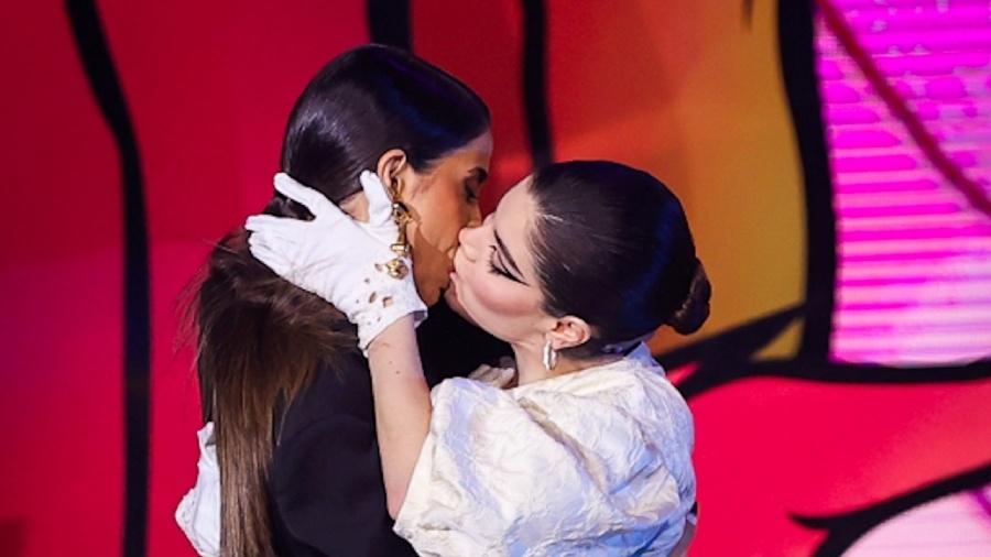 "Você não quer beijar em público, é isso?". Beijo da ex-BBB Bianca Andrade e da influencer Gkay repercute na web; assista