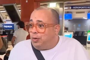 O humorista brasileiro Abdiás Melo reclamou à TV Portuguesa: "To sem fazer cocô e com a mesma cueca há seis dias". (Foto: reprodução)