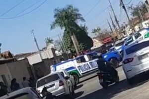 Um homem, que não teve a idade e nome revelados, faz a esposa refém no Setor Parque Santa Cecília, em Aparecida de Goiânia. (Foto: reprodução)