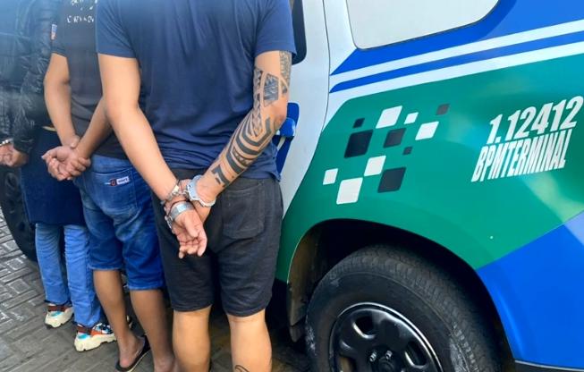 Quatro membros da mesma família são presos após homem atirar para cima em bar de Goiânia