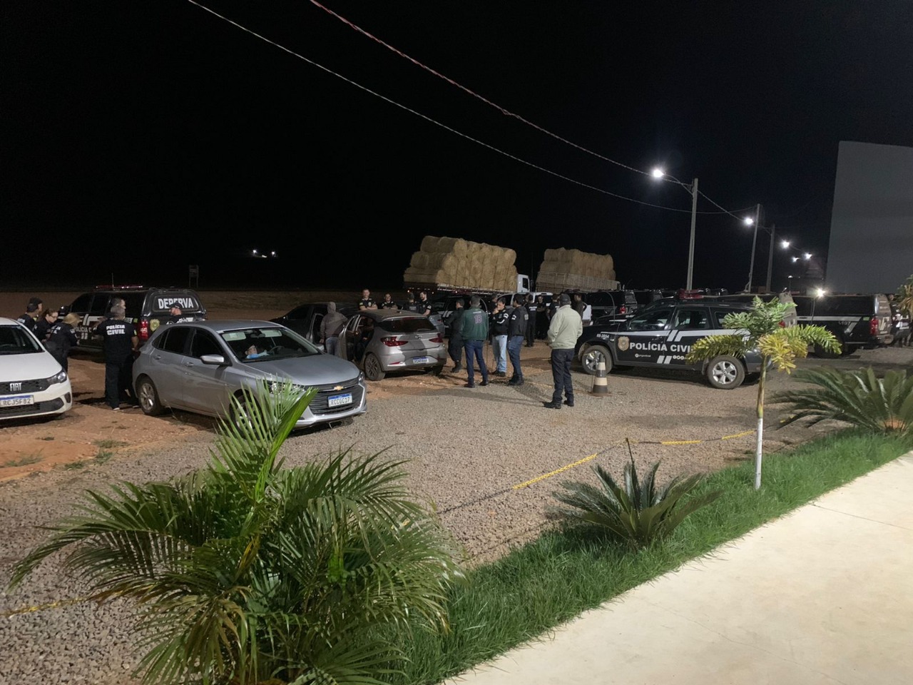 Vários policiais na operação