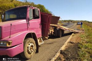Um trabalhador morreu depois de ser atropelado por um caminhão que perdeu o freio na cidade de Jataí, no Sudoeste de Goiás. (Foto: divulgação/PRF)