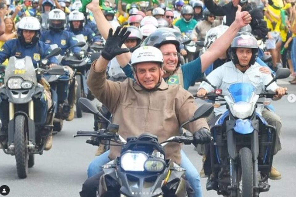 Na Bahia, Bolsonaro promete 