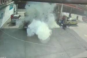 Carro explode enquanto abastecia em posto de combustíveis no Rio de Janeiro