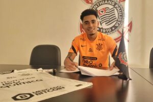 Du Queiroz assina novo contrato com o Corinthians
