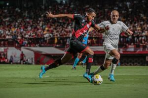 Jogo entre Atlético-GO e Corinthians no Brasileirão