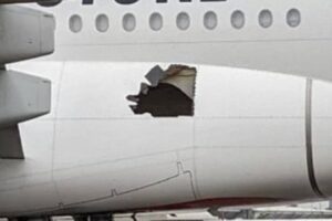 Avião voa de Dubai para a Austrália quase 14 horas com buraco na fuselagem
