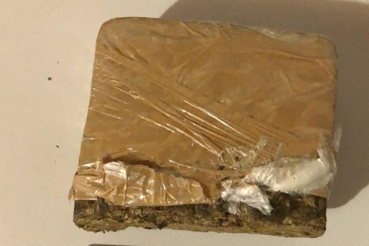 Homem é preso por cortar o cabelo e queimar a mão da namorada em Posse (GO)