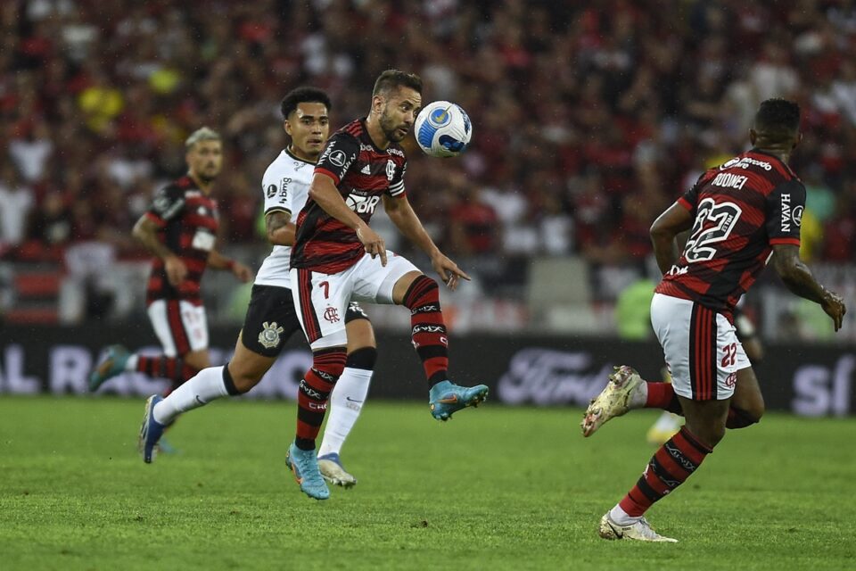 O Flamengo venceu os dois confrontos contra o Corinthians na Libertadores