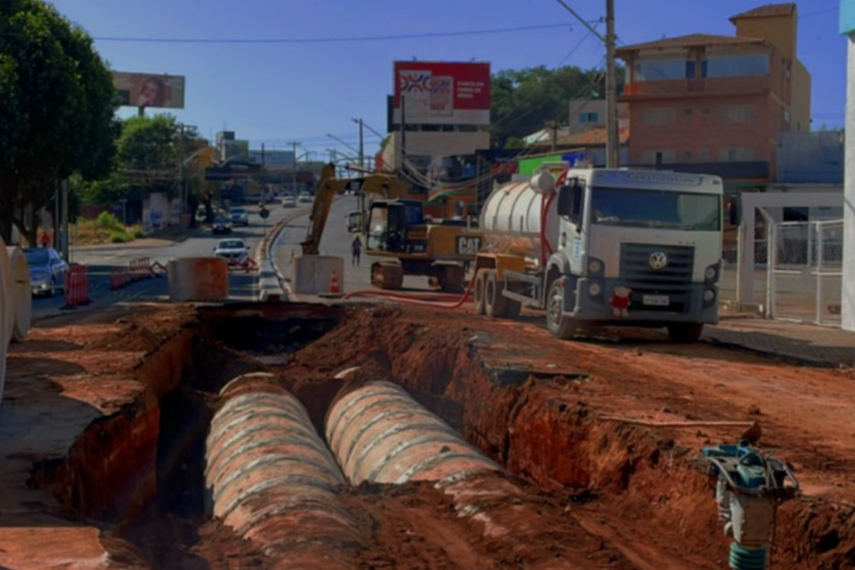 Obras na Avenida Goiás. (Foto: CMTT)