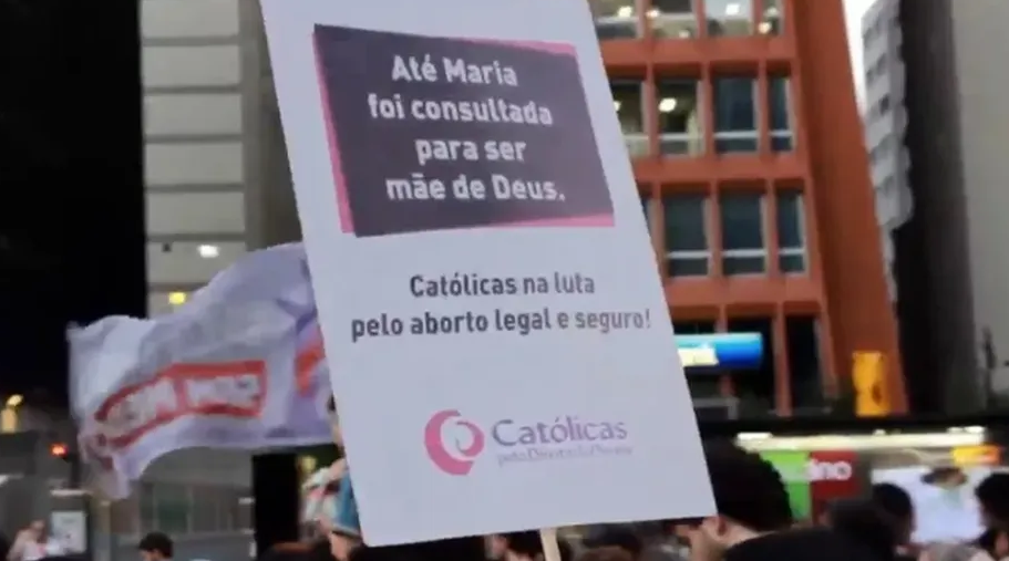 Entidade pró-aborto ganha o direito de usar o termo 'católicas' no nome após decisão do STJ