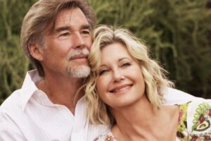 Marido de Olivia Newton-John faz homenagem à atriz: 'Ela foi a mulher mais corajosa que já conheci'