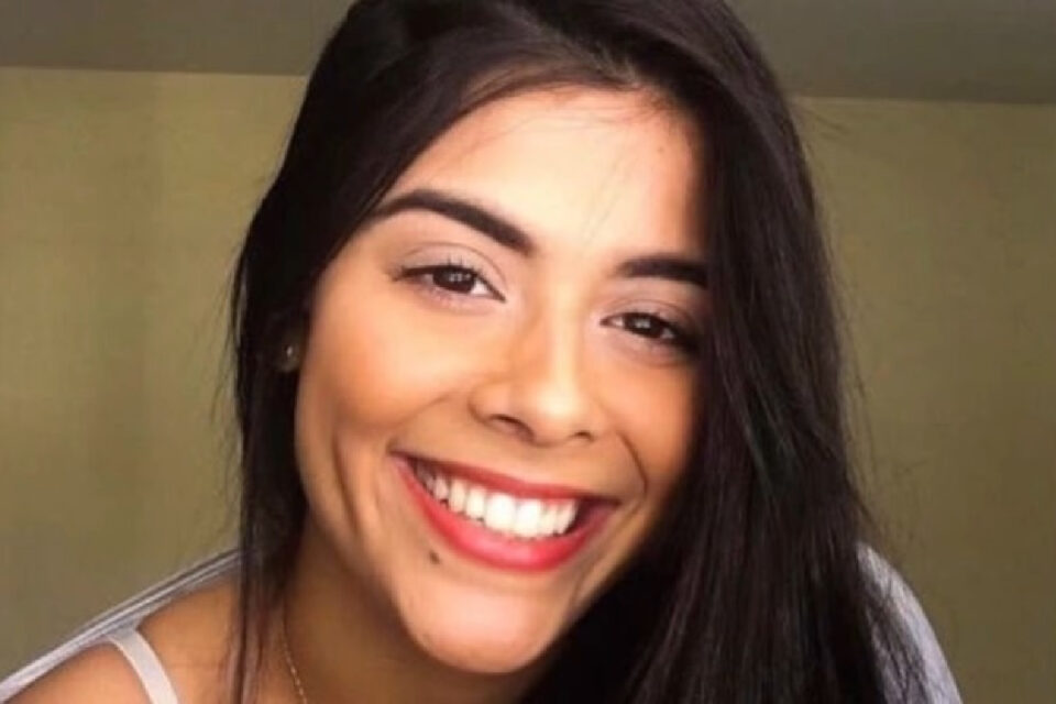 Morreu a tatuadora Pétala Paula Alves Salatiel, de 21 anos, diagnosticada com leucemia há cerca de três semanas, em Goiânia. O comunicado foi feito no perfil dela nas redes sociais, nesta terça-feira (30). 