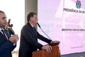 PGR abriu 'apuração preliminar' sobre reunião de Bolsonaro com embaixadores