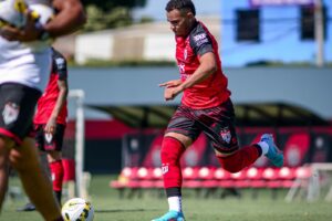 Jean Carlos treinando no Atlético Goianiense