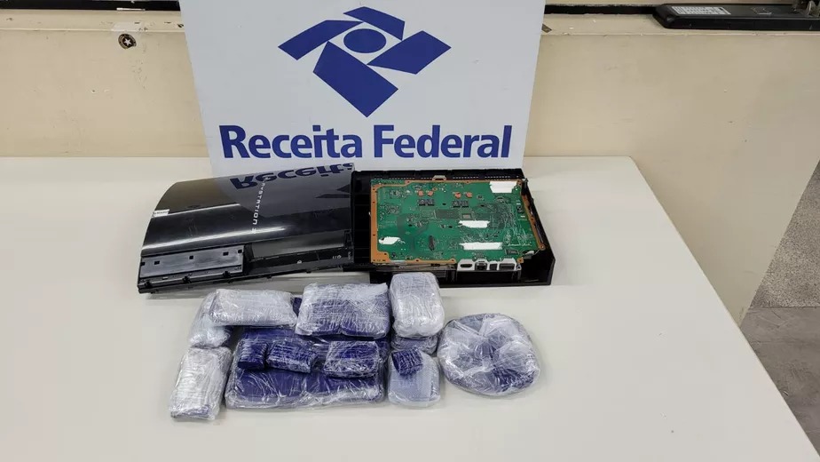 Receita Federal apreende droga dentro de videogame no Aeroporto Internacional do Rio