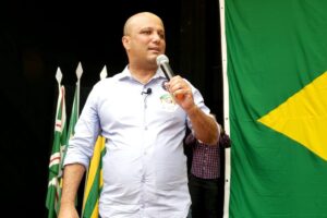 Major Vitor Hugo pede votos em quatro municípios de Goiás, nesta sexta-feira (26) (Foto: Divulgação)