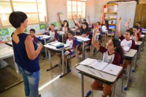 O aumento é de quase 15% MEC confirma reajuste no salário de professor; piso vai a R$ 4,4 mil ministério da educação