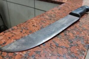 A mulher acusada de matar o amante a facadas em Goiânia enfrenta júri popular nesta terça-feira (9). (Foto ilustrativa: reprodução)