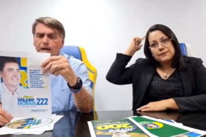 Bolsonaro cita os nomes de Major Victor Hugo e Wilder Morais em live