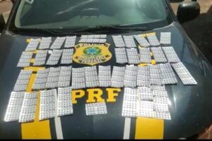PRF prende homem com mais de 2 mil comprimidos de anfetamina na BR 153 (Foto: PRF)