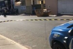 Um homem ateou fogo à casa que alugava na manhã desta sexta-feira (12) e depois atirou contra quatro pessoas, em Ipameri. (Foto: reprodução)
