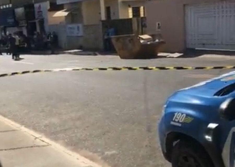 Um homem ateou fogo à casa que alugava na manhã desta sexta-feira (12) e depois atirou contra quatro pessoas, em Ipameri. (Foto: reprodução)