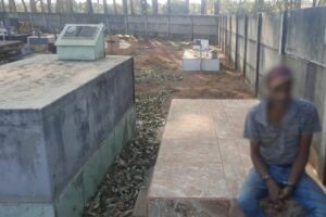 Homem abandona regime semiaberto e é preso ao dormir em túmulo de cemitério de Iporá (GO)