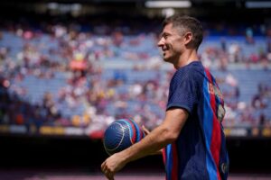 Apresentação do atacante Lewandowski no Camp Nou